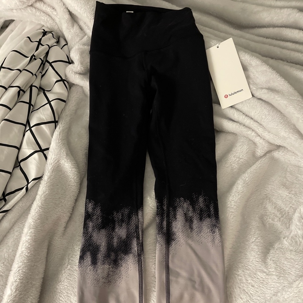 These are Wunder Train HR Tight 25’ Lululemon leggings.